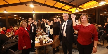 guzelbahce-siyaseti-dostluk-yemeginde-bir-araya-geldi.jpg