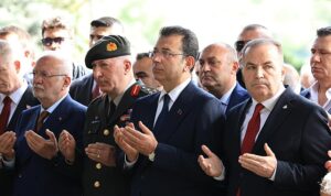 ibb-baskani-ekrem-imamoglu-8nci-cumhurbaskani-turgut-ozalin-vefatinin-31nci-yil-donumu-dolayisiyla-duzenlenen-gEKyLxI9.jpg