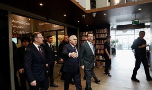 ibb-baskani-ekrem-imamoglu-fatih-belediye-baskani-ergun-turana-tebrik-ziyaretinde-bulundu-NLjWytFA.jpg