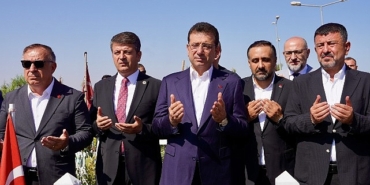ibb-baskani-ekrem-imamoglu-tbb-encumen-toplantisina-baskanlik-etmek-uzere-6-subat-2023-depremlerinde-buyuk-yikima-ugrayan-adiyamana-geldi.jpg