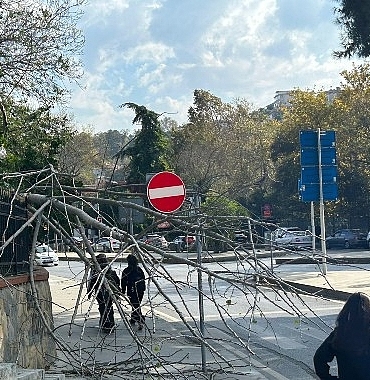 ibb-ekipleri-tam-kadro-sahada.jpg