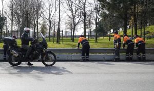 ibbnin-motorcu-dostu-bariyer-calismalari-hiz-kesmeden-devam-ediyor-wsq8Qfbw.jpg