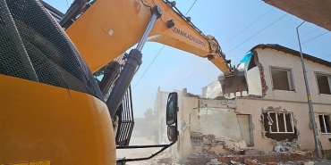 iki-katli-kacak-bina-yikildi.jpg