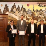 ilmek-ilmek-turkiye-hali-motifi-vali-fidana-armagan-edildi.jpg