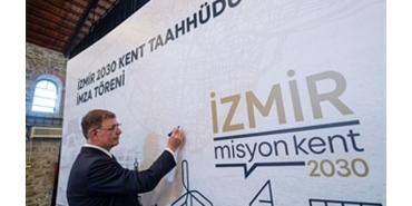 imzalar-izmir-2030-kent-taahhudu-icin-atildi.jpg