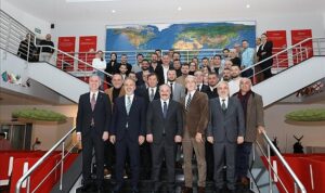 inegol-alper-tabani-bagrina-basiyor-g3EVvevZ.jpg
