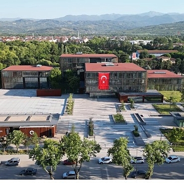 İnegöl Belediyesi’nden 1650 Öğrenciye 3.3 Milyon TL’lik Kırtasiye Desteği