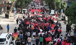 inegollu-gencler-19-mayis-coskusunu-sokaklara-tasidi-eWMuaw2V.jpg