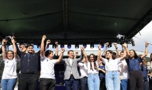istanbul-buyuksehir-belediye-baskani-ekrem-imamoglu-ibb-ders-atolyeleri-ve-teknoloji-atolyeleri-mezuniyet-solenine-eGLDkCdc.jpg