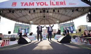 istanbul-buyuksehir-belediye-ibb-baskani-ekrem-imamoglu-beylikduzu-belediye-baskani-mehmet-murat-calik-ile-cNixTdi6.jpg