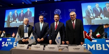 istanbul-icin-tarihi-nitelikteki-imza-tbb-ve-ibb-baskani-ekrem-imamoglu-tarafindan-almanyanin-frankfurt-kentinde-atildi.jpg
