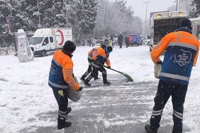 istanbulun-ana-arterlerde-kar-kureme-ve-tuzlama-calismalari-suruyor.jpg