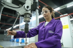 istihdamin-her-alaninda-kadin-gucu-konakli-kadin-cnc-operatorleri-geliyor.jpg