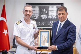 italyan-donanmasi-heyetinden-baskan-tugaya-ziyaret.jpg