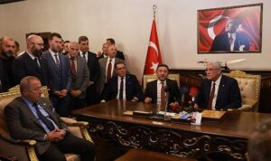 iyi-parti-genel-baskani-musavat-dervisoglu-nevsehir-belediye-baskani-rasim-ariyi-makaminda-ziyaret-etti-wXzruJgq.jpg