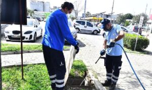 izmir-buyuksehir-belediyesi-ilaclama-calismalarina-hiz-verdi-YvEHiacv.jpg