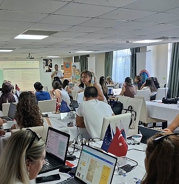 İzmir’de Erasmus+ Okul Eğitimi Akreditasyonu Deneyim Paylaşım Çalıştayı Gerçekleştirildi