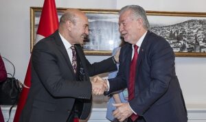 izmir-esnafindan-baskan-soyere-hakkiniz-odenmez-s2t68eX1.jpg