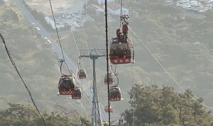 izmir-itfaiyesi-teleferikte-mahsur-kalanlar-icin-kurtarma-calismalarina-katildi-eiKikWtK.jpg