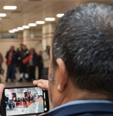 İzmir Metrosu’nu Cumhuriyet coşkusu sardı