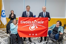 izmir-ticaret-odasinda-kirmizi-bayrak-gururu.jpg