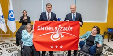izmir-ticaret-odasinda-kirmizi-bayrak-gururu.jpg