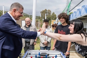 izmirde-gencler-yalniz-degil.jpg