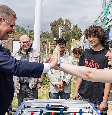 izmirde-gencler-yalniz-degil.jpg