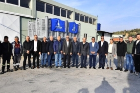 izmirin-zeytinleri-cuvallardan-kurtulup-kasalarda-toplanacak.jpg