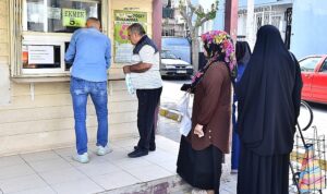 izmirli-yurttaslardan-baskan-tugaya-ekmek-tesekkuru-OFMF5R25.jpg