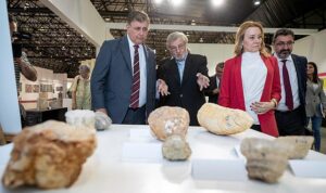 jeoloji-festivalinin-acilisini-baskan-tugay-yapti-izmir-depreme-bilimin-isiginda-hazirlanacak-aYi2nfml.jpg