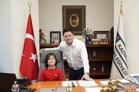 kadikoy-belediyesi-baskanlik-koltugunu-cocuklara-emanet-etti.jpg