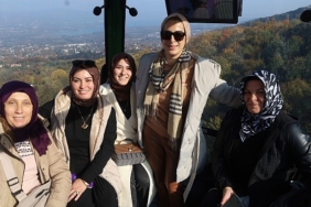 kadin-ciftciler-teleferikle-zirveye-cikti-zirveye-yolculugun-en-keyifli-hali-kartepe-teleferikte.jpg