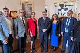karabaglar-belediyesi-komisyon-uyelerinden-yunanistan-izmir-baskonsolosluguna-ziyaret.jpg