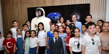 karabaglar-belediyesinden-cocuklara-uzayla-bulusma-firsati.jpg