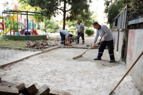 karsiyaka-belediyesi-1-ayda-100den-fazla-parki-bakima-aldi.jpg