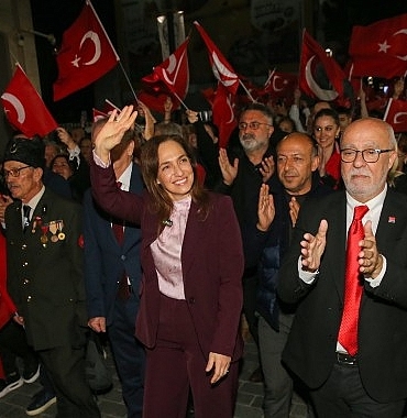 Karşıyaka Cumhuriyet aşkıyla tek yürek!