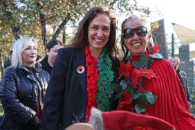 karsiyakada-yeni-yil-pazarina-coskulu-acilis.jpg