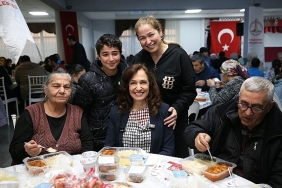 karsiyakalilar-iftar-sofrasinda-bulustu.jpg