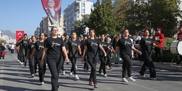karsiyakayi-bayram-coskusu-sardi.jpg