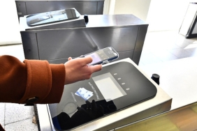 kart-tasima-bakiye-yukleme-derdi-yok-akilli-telefon-var-toplu-ulasimda-dijital-izmirim-kart-rahatligi.jpg