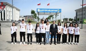 kartepede-19-mayis-ataturku-anma-genclik-ve-spor-bayraminin-105inci-yili-duzenlenen-torenle-cosku-kHP3agNu.jpg