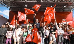 kecioren-kirmizi-beyaza-burundu-Bagjspnc.jpg