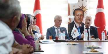 kemalpasa-belediye-baskani-mehmet-turkmen-ilcede-bulunan-stk-ve-siyasi-partiler-ile-yakin-temasini-surduruyor.jpg