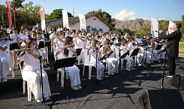 Kemer Belediyesi Cumhuriyet Orkestrası'ndan Çıralı’da konser