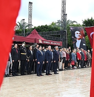 Kemer’de 29 Ekim çelenk töreni