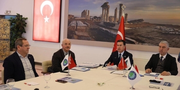 kiyi-ege-belediyeler-birligi-bergamada-toplandi.jpg