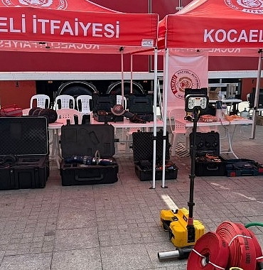 Kocaeli meydanları İtfaiye Haftası’nda renklendi