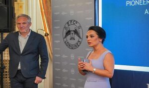 longines-iki-asra-yayilan-koklu-tarihini-marka-dostlariyla-paylasti-XNKwGV9n.jpg