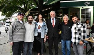 luleburgaz-belediye-baskani-dr-murat-gerenli-cekimleri-luleburgazda-suren-paranoya-filminin-setini-ziyaret-ederek-WSMNRLbz.jpg